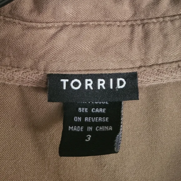 Torrid Floral Embroidered Collared Button Down Shirt Olive Green 3X - Picture 7 of 7